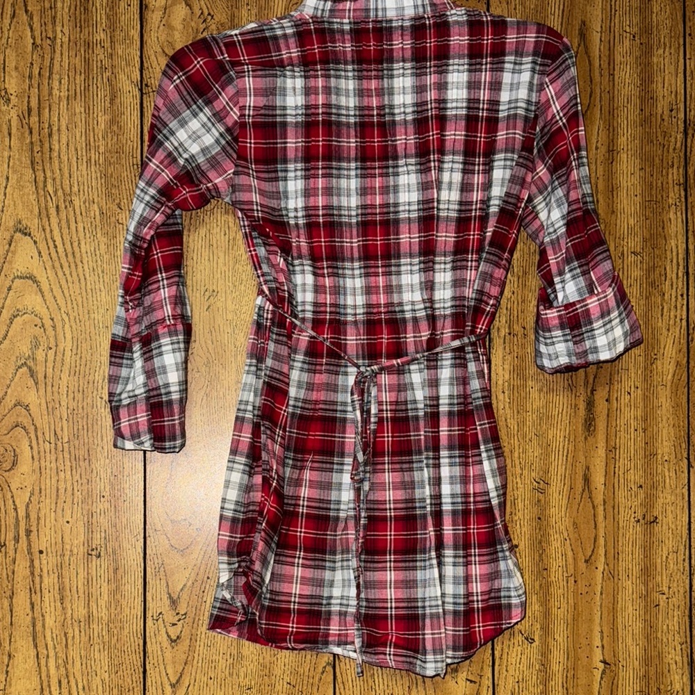 Plaid Button-Up V-neck Top - Picture 7 of 11